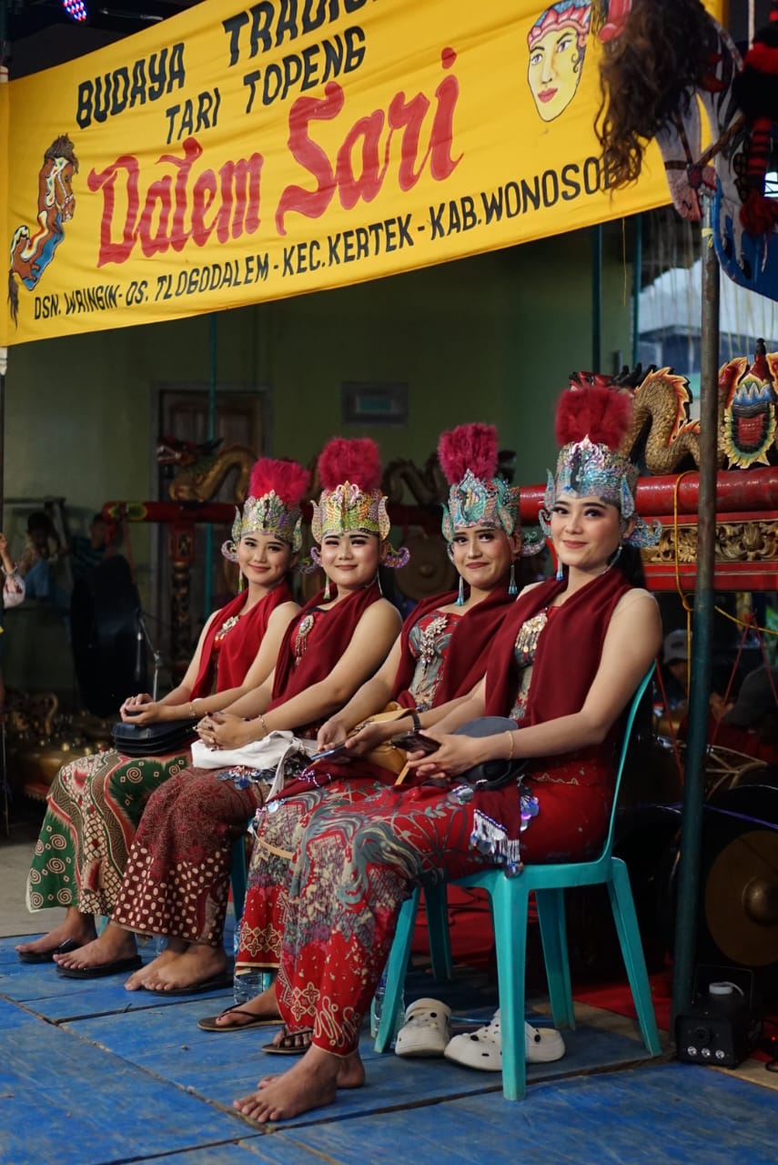 Tari Lengger 1